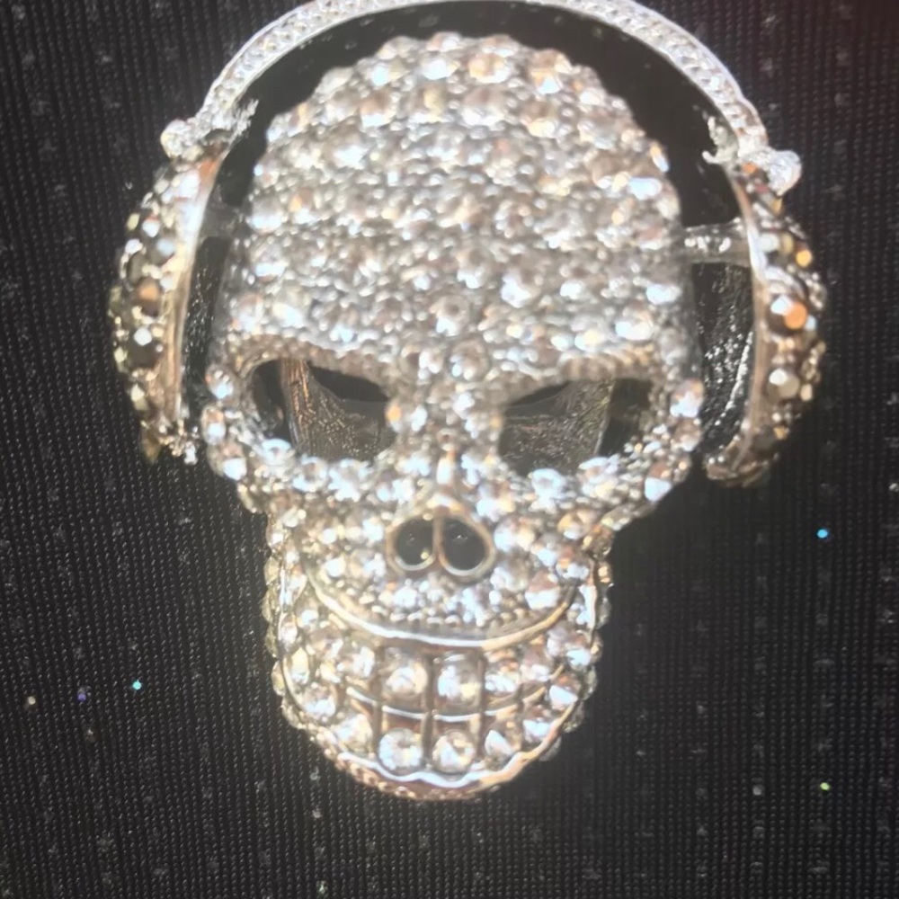 Betsey Johnson Silver Beats Skull Crystal Necklace - Picture 7 of 8